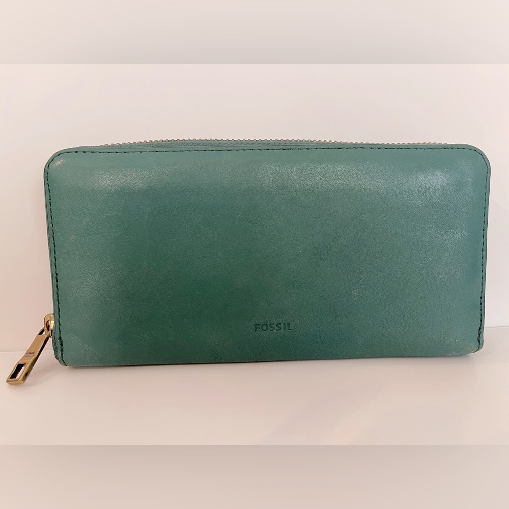 Fossil Leather Zip Wallet